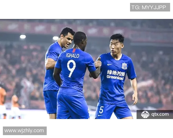 绿地申花与天津权健激战正酣谁能在这场对决中笑到最后