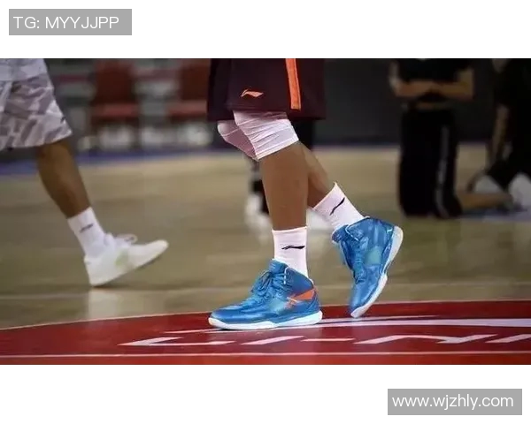 篮球明星赛场脱鞋瞬间引发热议球迷热情高涨背后故事揭秘